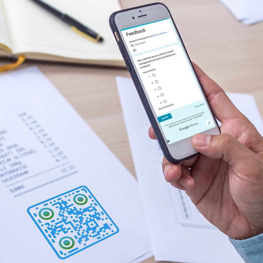 En QR-kode til feedback, der er på en kvittering