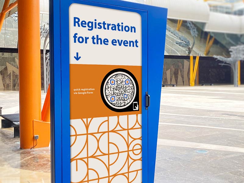 Google Form QR-kode på stand under et arrangement med registreringsskjema