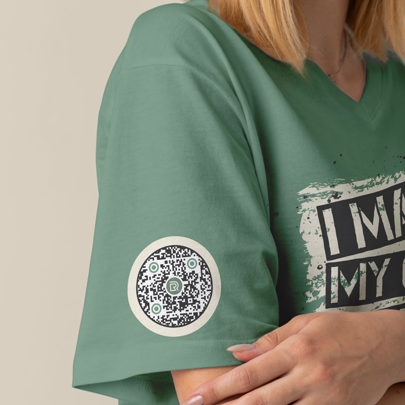 Izveidojiet QR kodu ar logotipu uz apģērba