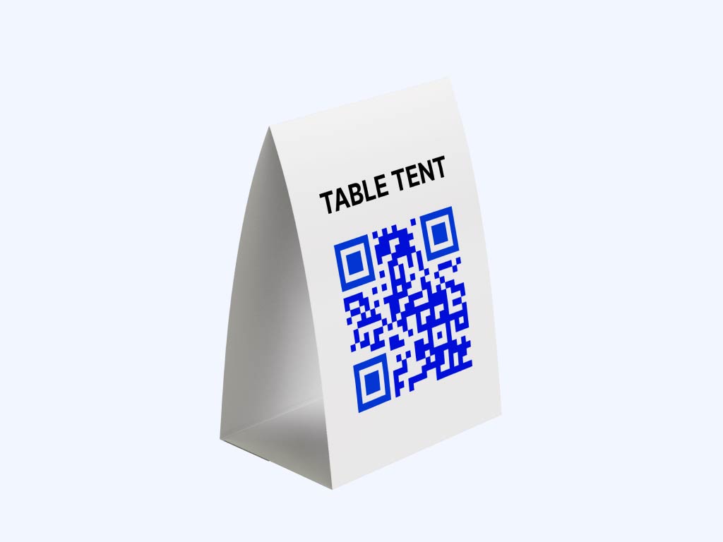 Mã QR trên một chiếc lều để bàn